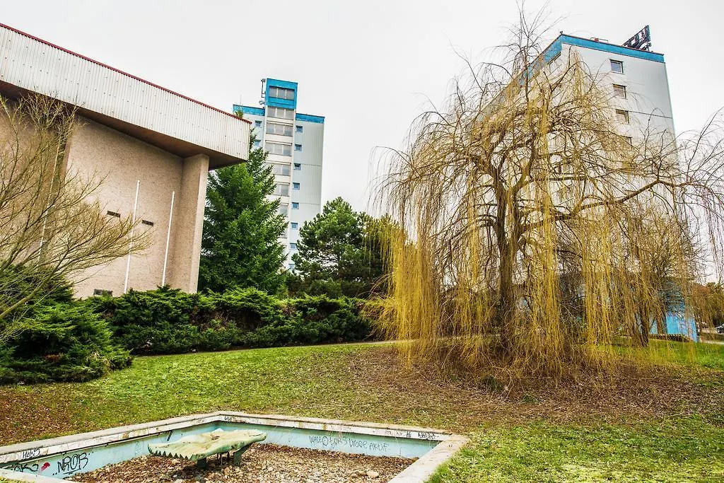 Kolej Hostivar Albergue Praga 0*,