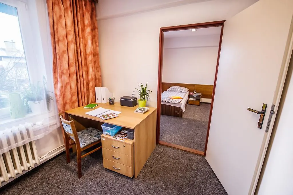 Kolej Hostivar Albergue Praga Hostal